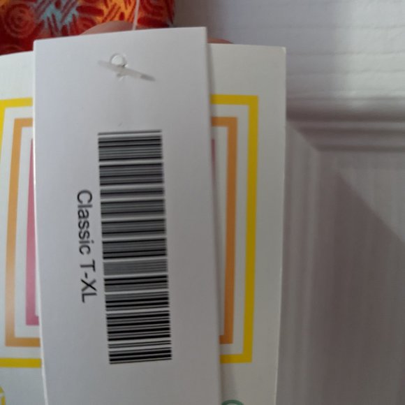 New with Tags Lularoe Classic T - Picture 1 of 2